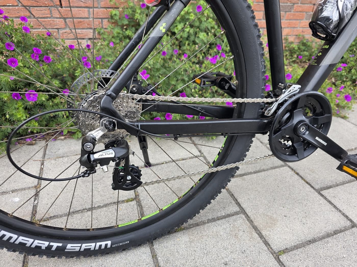 Gereinigde en afgestelde fietsaandrijving na onderhoud